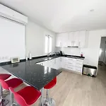 Atico Con Terraza En Apartamento *